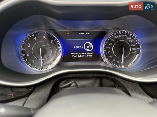 Черный Крайслер 200, объемом двигателя 3.61 л и пробегом 176 тыс. км за 12000 $, фото 11 на Automoto.ua