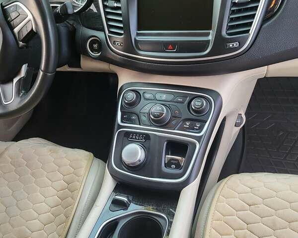 Чорний Крайслер 200, об'ємом двигуна 2.36 л та пробігом 216 тис. км за 10700 $, фото 28 на Automoto.ua