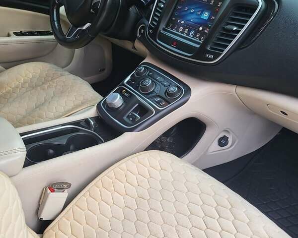 Чорний Крайслер 200, об'ємом двигуна 2.36 л та пробігом 216 тис. км за 10700 $, фото 1 на Automoto.ua