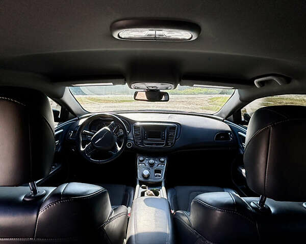 Чорний Крайслер 200, об'ємом двигуна 3.61 л та пробігом 214 тис. км за 10500 $, фото 4 на Automoto.ua