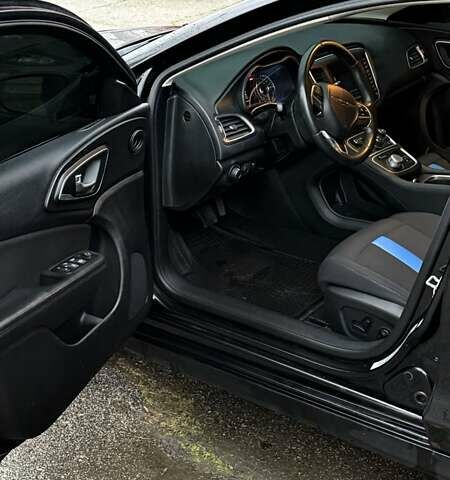 Чорний Крайслер 200, об'ємом двигуна 2.36 л та пробігом 186 тис. км за 9800 $, фото 17 на Automoto.ua