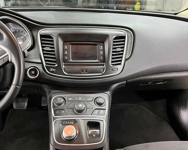 Чорний Крайслер 200, об'ємом двигуна 2.36 л та пробігом 165 тис. км за 9500 $, фото 9 на Automoto.ua