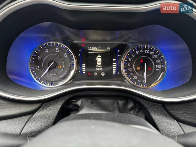 Чорний Крайслер 200, об'ємом двигуна 2.36 л та пробігом 192 тис. км за 9500 $, фото 15 на Automoto.ua