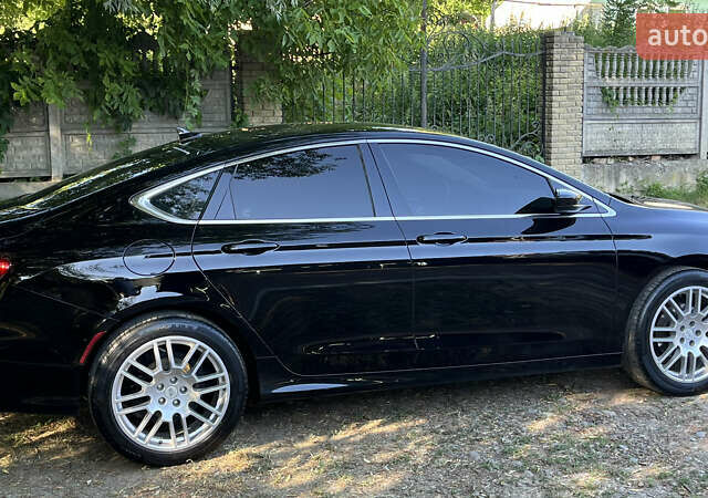 Черный Крайслер 200, объемом двигателя 2.4 л и пробегом 201 тыс. км за 9800 $, фото 14 на Automoto.ua