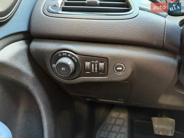 Черный Крайслер 200, объемом двигателя 3.6 л и пробегом 153 тыс. км за 11990 $, фото 13 на Automoto.ua