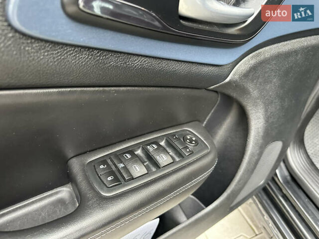 Чорний Крайслер 200, об'ємом двигуна 2.36 л та пробігом 230 тис. км за 9400 $, фото 14 на Automoto.ua