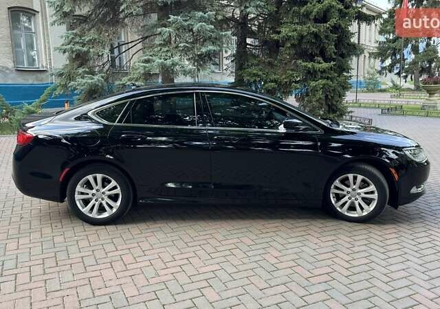 Черный Крайслер 200, объемом двигателя 2.4 л и пробегом 122 тыс. км за 12700 $, фото 2 на Automoto.ua
