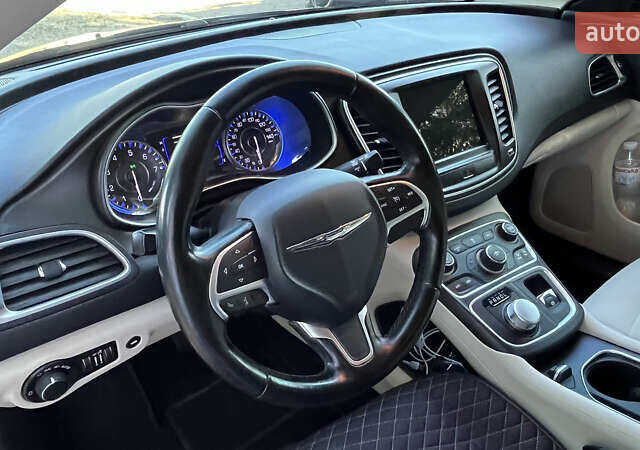 Черный Крайслер 200, объемом двигателя 2.4 л и пробегом 201 тыс. км за 9800 $, фото 25 на Automoto.ua