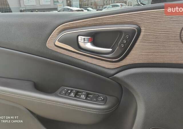 Чорний Крайслер 200, об'ємом двигуна 3.6 л та пробігом 152 тис. км за 16800 $, фото 6 на Automoto.ua