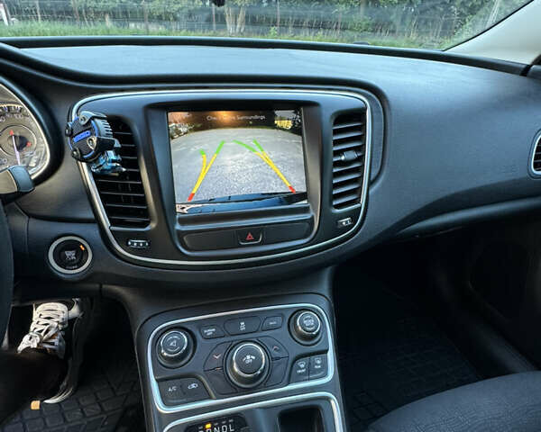 Черный Крайслер 200, объемом двигателя 2.4 л и пробегом 220 тыс. км за 8500 $, фото 3 на Automoto.ua