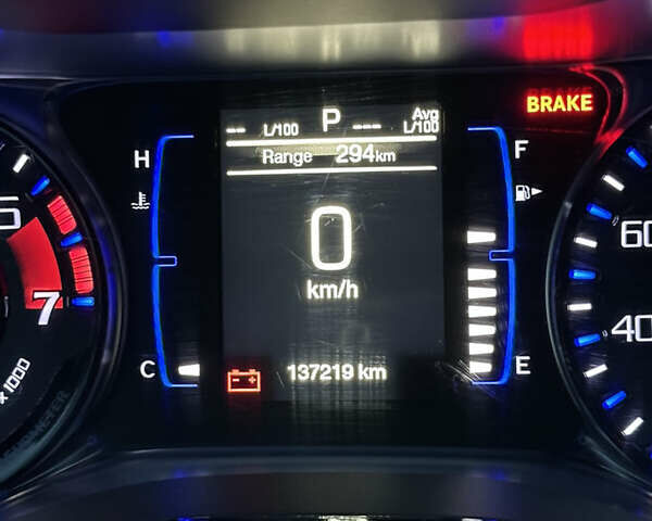 Чорний Крайслер 200, об'ємом двигуна 2.36 л та пробігом 146 тис. км за 10000 $, фото 5 на Automoto.ua