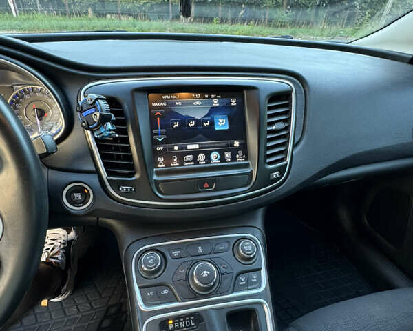 Черный Крайслер 200, объемом двигателя 2.4 л и пробегом 220 тыс. км за 8700 $, фото 13 на Automoto.ua