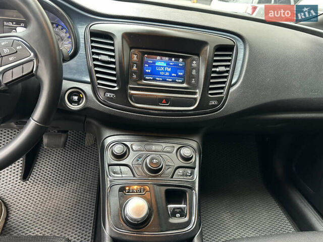 Чорний Крайслер 200, об'ємом двигуна 2.36 л та пробігом 230 тис. км за 9400 $, фото 8 на Automoto.ua