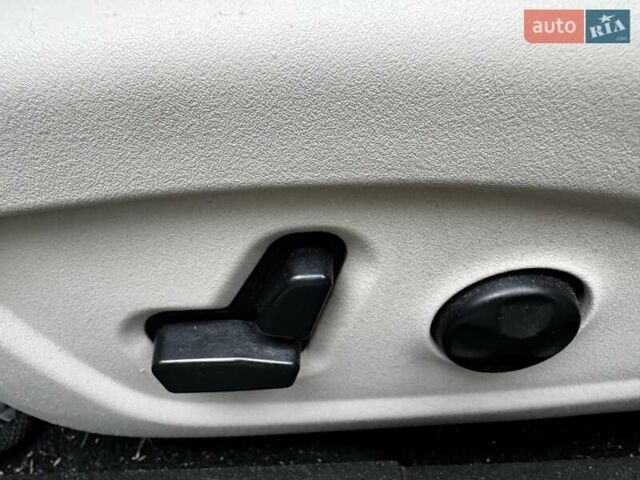 Чорний Крайслер 200, об'ємом двигуна 2.36 л та пробігом 192 тис. км за 9500 $, фото 12 на Automoto.ua