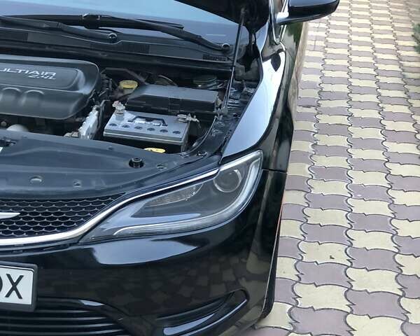 Черный Крайслер 200, объемом двигателя 2.36 л и пробегом 168 тыс. км за 8200 $, фото 24 на Automoto.ua
