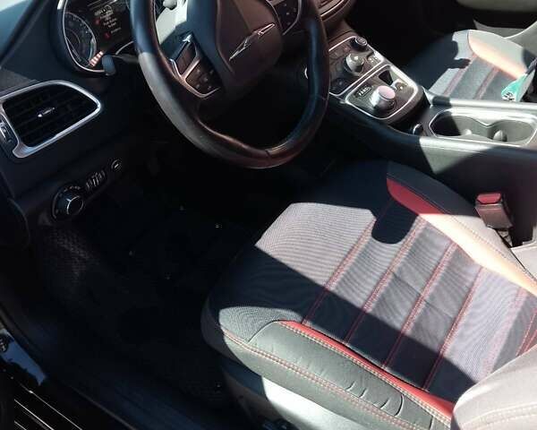 Черный Крайслер 200, объемом двигателя 2.4 л и пробегом 216 тыс. км за 9800 $, фото 5 на Automoto.ua