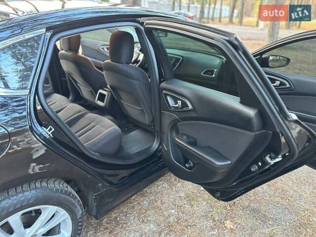 Чорний Крайслер 200, об'ємом двигуна 2.36 л та пробігом 220 тис. км за 7950 $, фото 16 на Automoto.ua