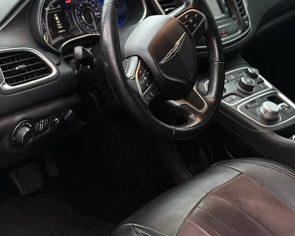 Черный Крайслер 200, объемом двигателя 2.36 л и пробегом 198 тыс. км за 8850 $, фото 8 на Automoto.ua