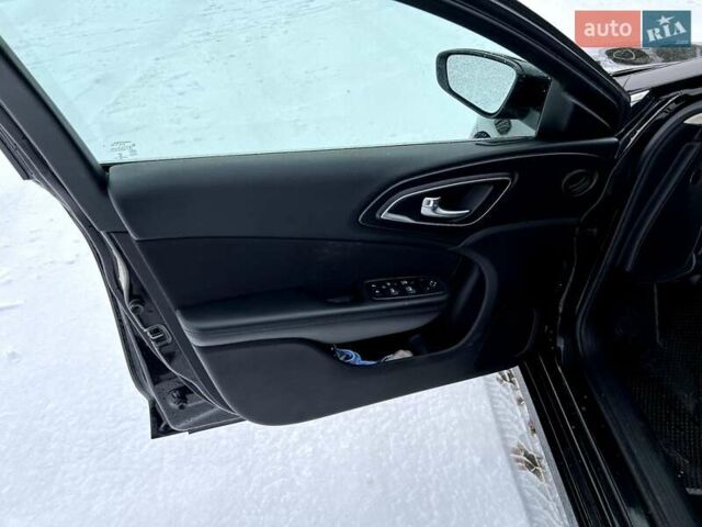 Черный Крайслер 200, объемом двигателя 2.4 л и пробегом 243 тыс. км за 8500 $, фото 15 на Automoto.ua