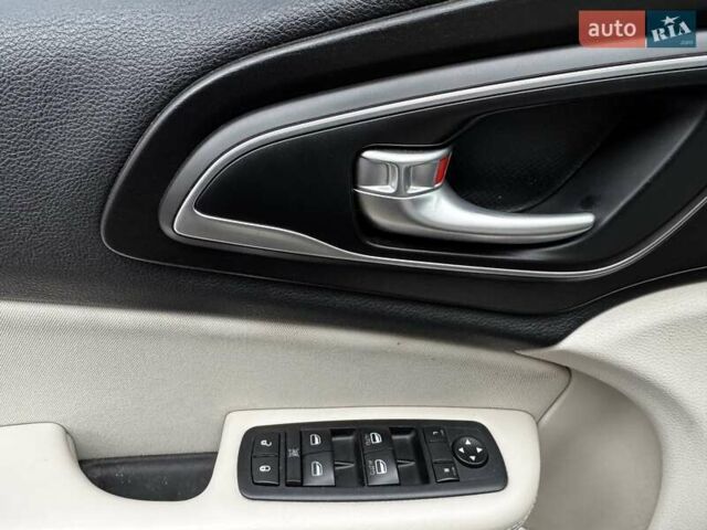 Чорний Крайслер 200, об'ємом двигуна 2.36 л та пробігом 192 тис. км за 9500 $, фото 10 на Automoto.ua