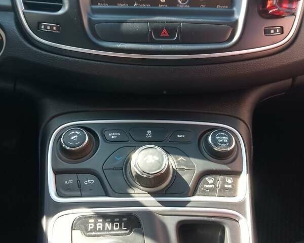 Черный Крайслер 200, объемом двигателя 2.4 л и пробегом 216 тыс. км за 9800 $, фото 4 на Automoto.ua