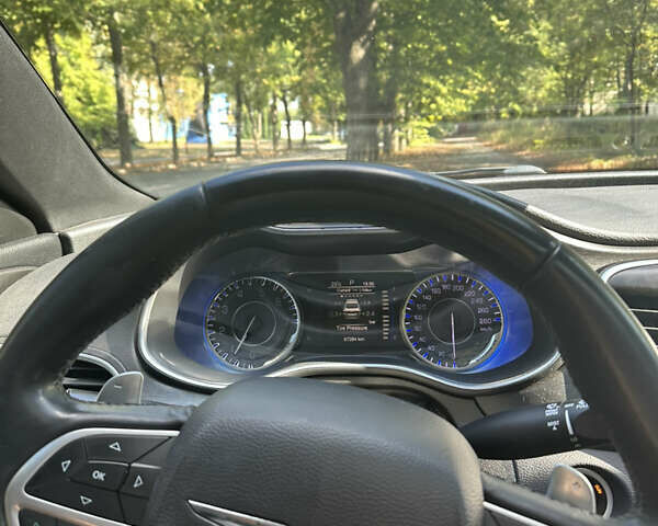 Черный Крайслер 200, объемом двигателя 2.4 л и пробегом 98 тыс. км за 9300 $, фото 16 на Automoto.ua