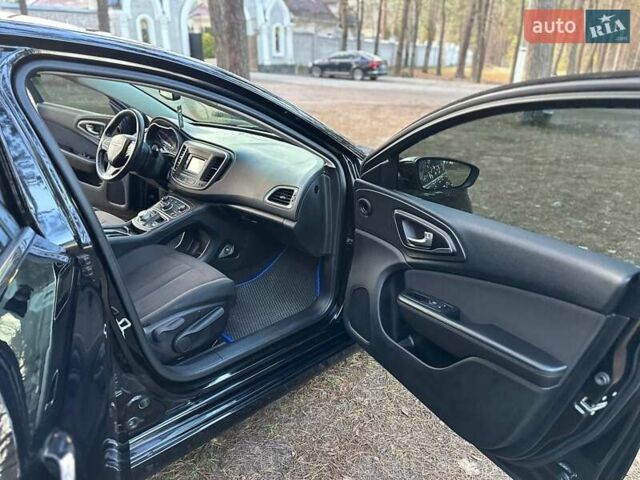 Чорний Крайслер 200, об'ємом двигуна 2.36 л та пробігом 220 тис. км за 7950 $, фото 15 на Automoto.ua