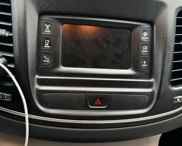 Чорний Крайслер 200, об'ємом двигуна 2.36 л та пробігом 192 тис. км за 9500 $, фото 14 на Automoto.ua