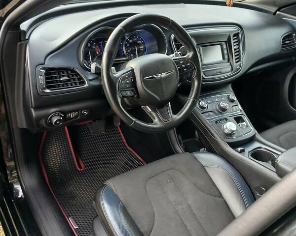 Черный Крайслер 200, объемом двигателя 2.36 л и пробегом 110 тыс. км за 13500 $, фото 7 на Automoto.ua