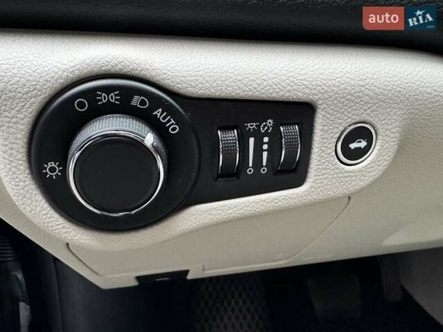 Чорний Крайслер 200, об'ємом двигуна 2.36 л та пробігом 192 тис. км за 9500 $, фото 11 на Automoto.ua