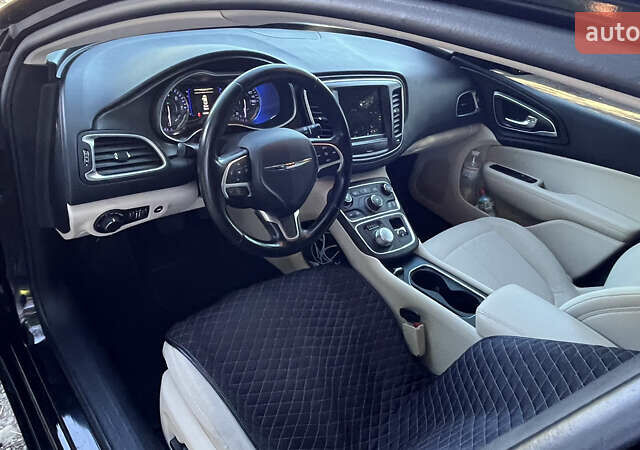 Черный Крайслер 200, объемом двигателя 2.4 л и пробегом 201 тыс. км за 9800 $, фото 22 на Automoto.ua