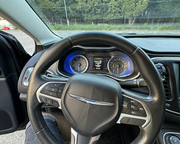 Черный Крайслер 200, объемом двигателя 2.4 л и пробегом 220 тыс. км за 8700 $, фото 5 на Automoto.ua