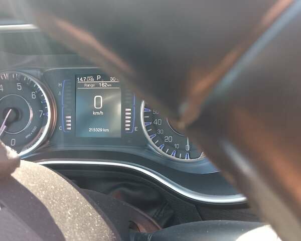 Черный Крайслер 200, объемом двигателя 2.4 л и пробегом 216 тыс. км за 9800 $, фото 7 на Automoto.ua