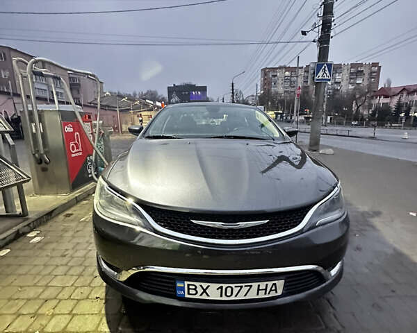 Черный Крайслер 200, объемом двигателя 2.36 л и пробегом 178 тыс. км за 8199 $, фото 5 на Automoto.ua
