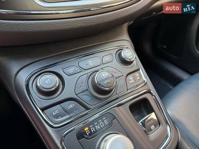 Черный Крайслер 200, объемом двигателя 3.6 л и пробегом 153 тыс. км за 11990 $, фото 21 на Automoto.ua