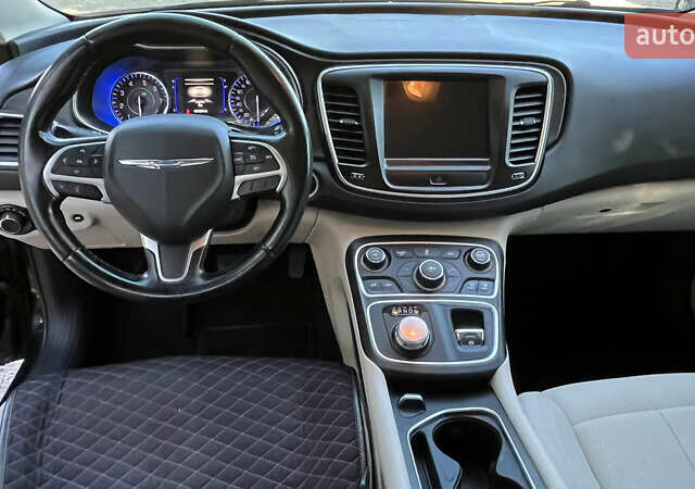 Черный Крайслер 200, объемом двигателя 2.4 л и пробегом 201 тыс. км за 9800 $, фото 27 на Automoto.ua