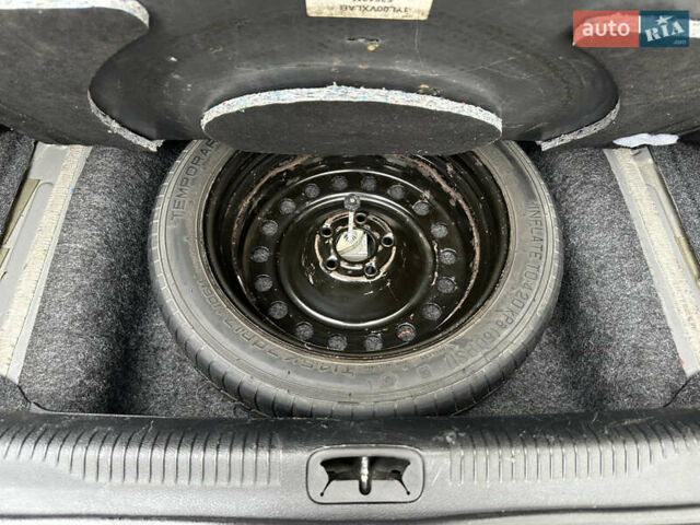 Чорний Крайслер 200, об'ємом двигуна 2.36 л та пробігом 230 тис. км за 9400 $, фото 13 на Automoto.ua