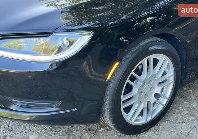 Черный Крайслер 200, объемом двигателя 2.4 л и пробегом 201 тыс. км за 9800 $, фото 2 на Automoto.ua