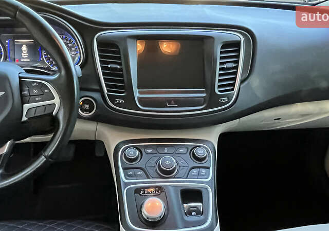 Черный Крайслер 200, объемом двигателя 2.4 л и пробегом 201 тыс. км за 9800 $, фото 28 на Automoto.ua