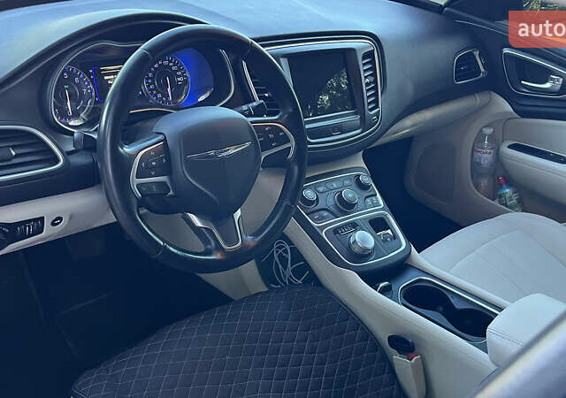 Черный Крайслер 200, объемом двигателя 2.4 л и пробегом 201 тыс. км за 9800 $, фото 18 на Automoto.ua