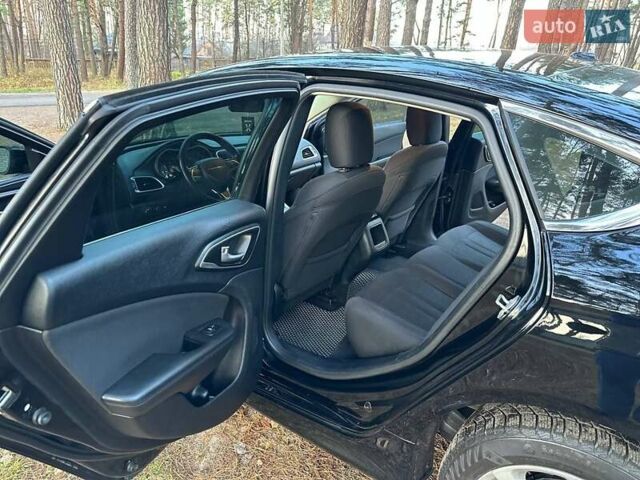 Чорний Крайслер 200, об'ємом двигуна 2.36 л та пробігом 220 тис. км за 7950 $, фото 17 на Automoto.ua