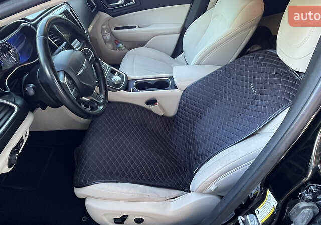 Черный Крайслер 200, объемом двигателя 2.4 л и пробегом 201 тыс. км за 9800 $, фото 19 на Automoto.ua