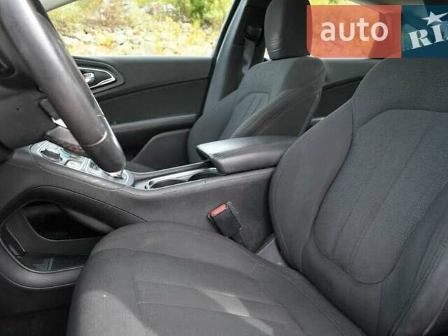 Черный Крайслер 200, объемом двигателя 2.4 л и пробегом 80 тыс. км за 1900 $, фото 8 на Automoto.ua