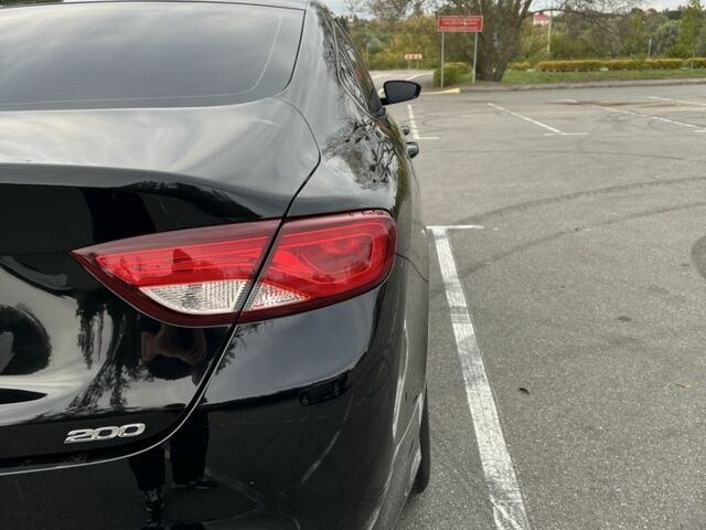 Чорний Крайслер 200, об'ємом двигуна 2.4 л та пробігом 285 тис. км за 9000 $, фото 3 на Automoto.ua