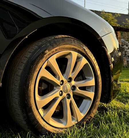 Черный Крайслер 200, объемом двигателя 2.36 л и пробегом 163 тыс. км за 12500 $, фото 6 на Automoto.ua