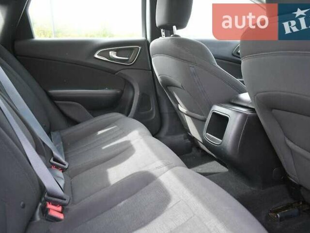 Черный Крайслер 200, объемом двигателя 2.4 л и пробегом 80 тыс. км за 1900 $, фото 9 на Automoto.ua