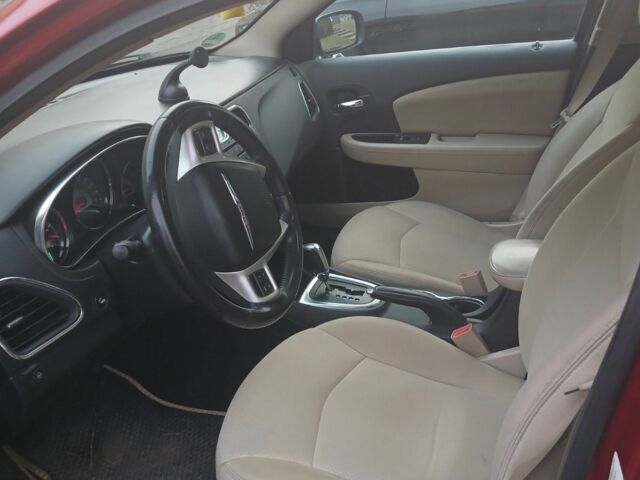 Червоний Крайслер 200, об'ємом двигуна 2.4 л та пробігом 160 тис. км за 6030 $, фото 5 на Automoto.ua