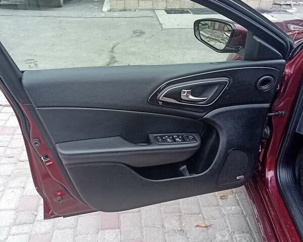 Червоний Крайслер 200, об'ємом двигуна 3.6 л та пробігом 118 тис. км за 10900 $, фото 6 на Automoto.ua