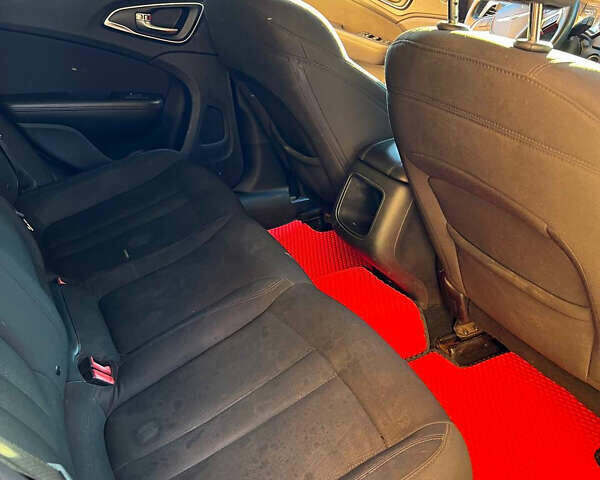 Красный Крайслер 200, объемом двигателя 2.36 л и пробегом 175 тыс. км за 7500 $, фото 10 на Automoto.ua