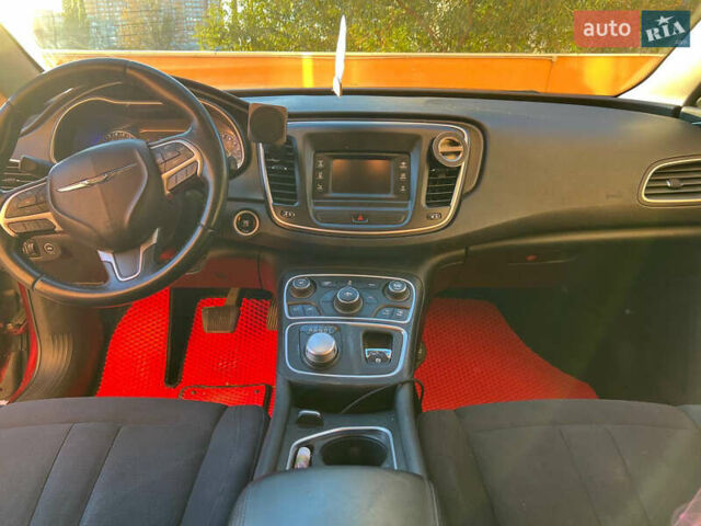 Красный Крайслер 200, объемом двигателя 2.36 л и пробегом 175 тыс. км за 7500 $, фото 6 на Automoto.ua